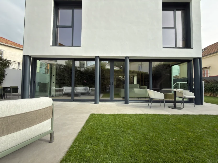 Rehabilitación y reforma de fachada de vivienda unifamiliar en Madrid por Valandecor.